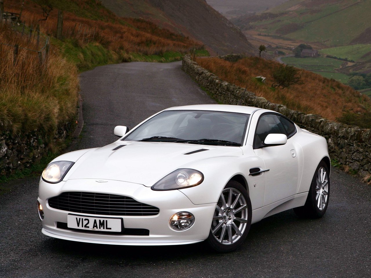Подбор шин и дисков для автомобиля Aston Martin V12 Vanquish I
